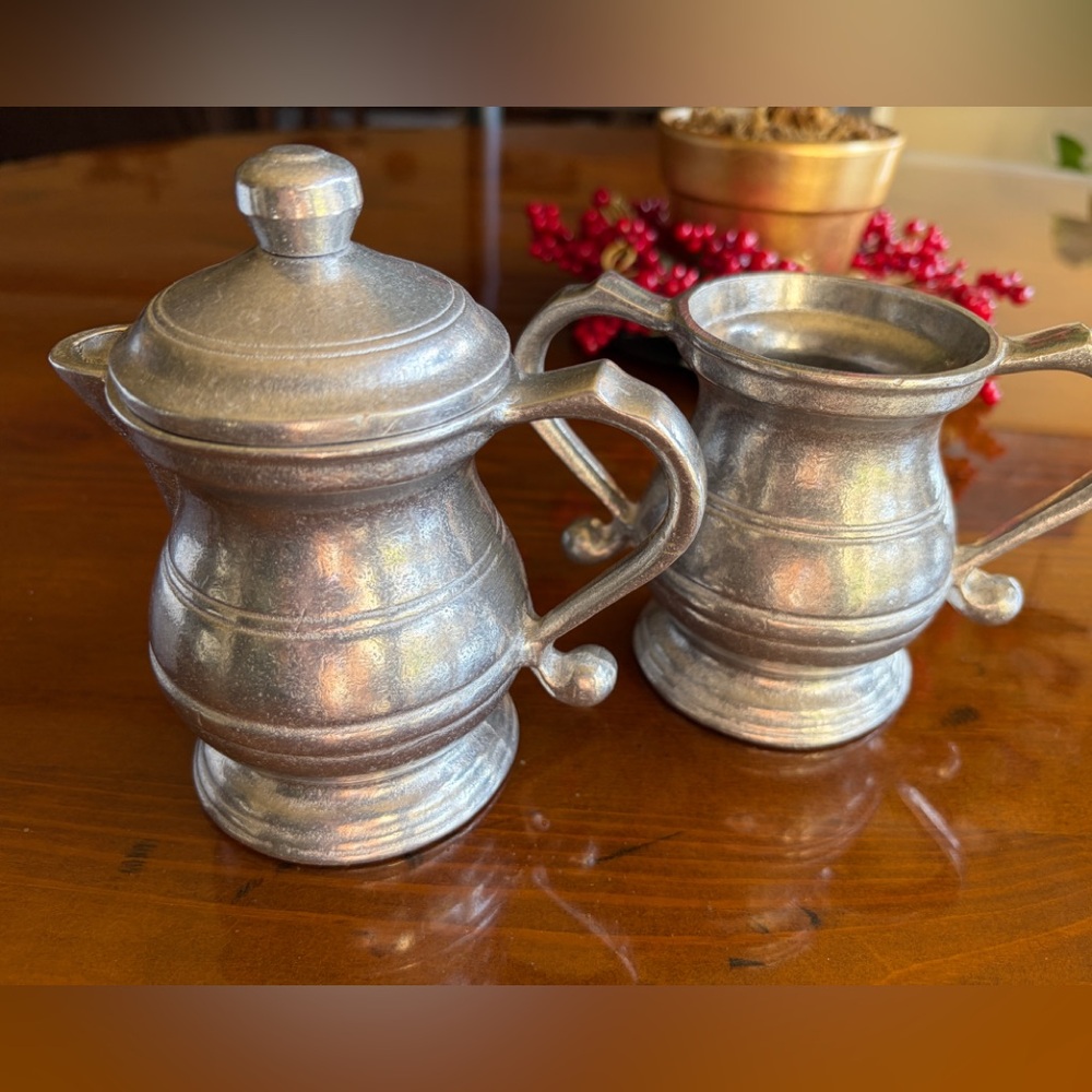 Stylish Silver Sugar and Creamer Set